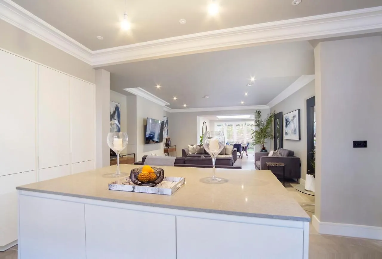 The Presidential Suite, With Free Parking! York